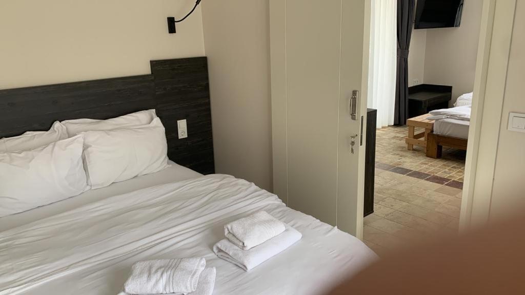 Cesmekes Otel Εξωτερικό φωτογραφία